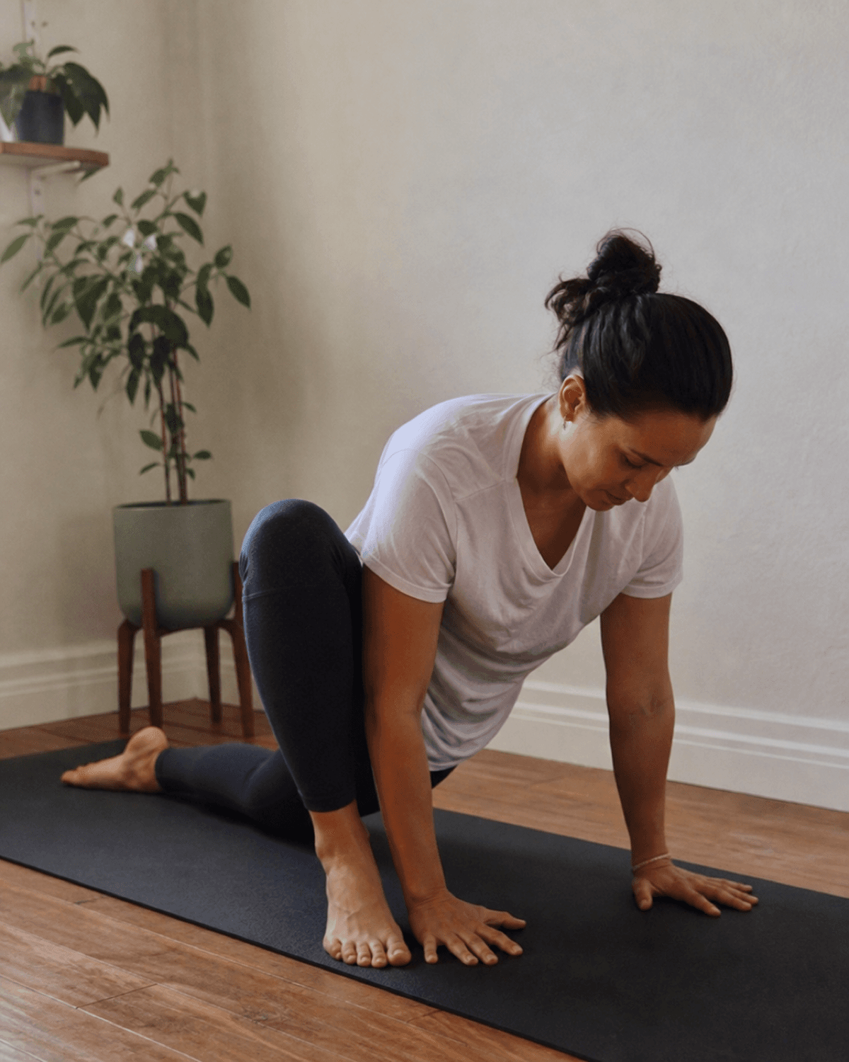 Fitness beginner following a guided flexibility drill on a mat